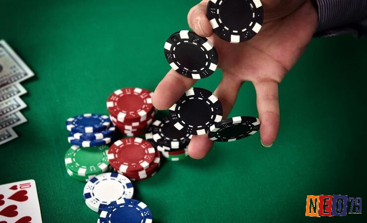 Học cách đọc board và tính outs trong deep stack poker là gì sẽ giúp bạn đưa ra quyết định chính xác hơn.