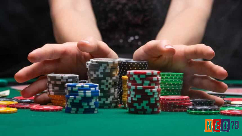 Vận dụng bluffing và semi-bluffing deep stack poker là gì sẽ khiến lối chơi của bạn khó đoán và sinh lợi hơn