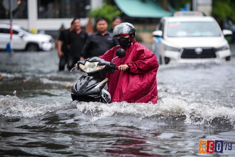 Mơ thấy nước ngập ngụ ý về khó khăn