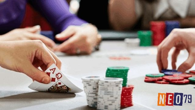 Double Down  là mẹo chơi xì dách hiệu quả cho phép bạn nhân đôi mức cược ban đầu với điều kiện chỉ được rút thêm một lá bài duy nhất