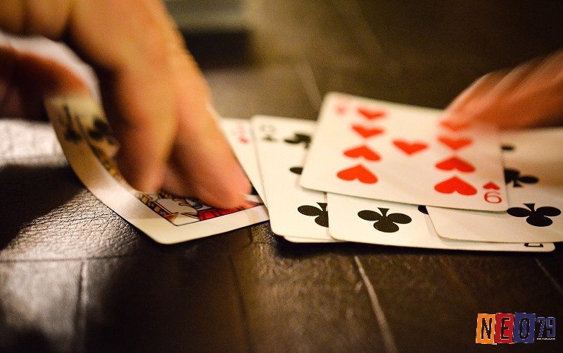 Bet, check hay fold – mỗi quyết định trong poker 3 lá đều ảnh hưởng trực tiếp đến chiến thắng