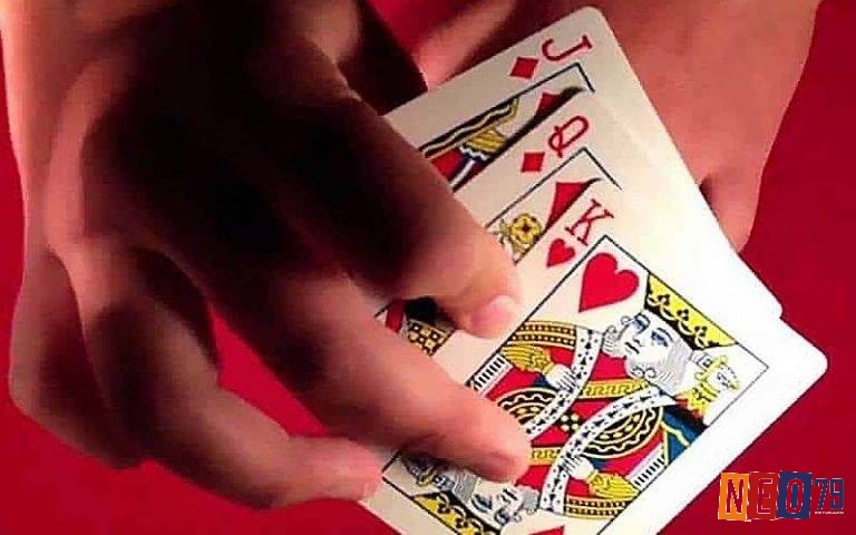Biết khi nào tăng cược hay fold là kỹ năng then chốt để bảo toàn chip và tối ưu lợi nhuận
