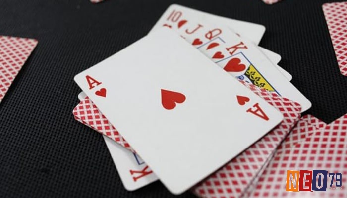 Đối đầu nhà cái, cược đôi hoặc play – Three Card Poker tạo cảm giác như ngồi sòng thật